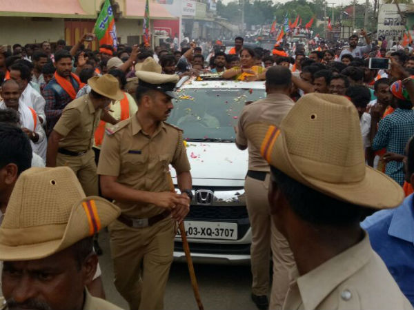 ಅದ್ದೂರಿಯಾಗಿ ಸ್ವಾಗತಿಸಿದ ಕಾರ್ಯಕರ್ತರು 
