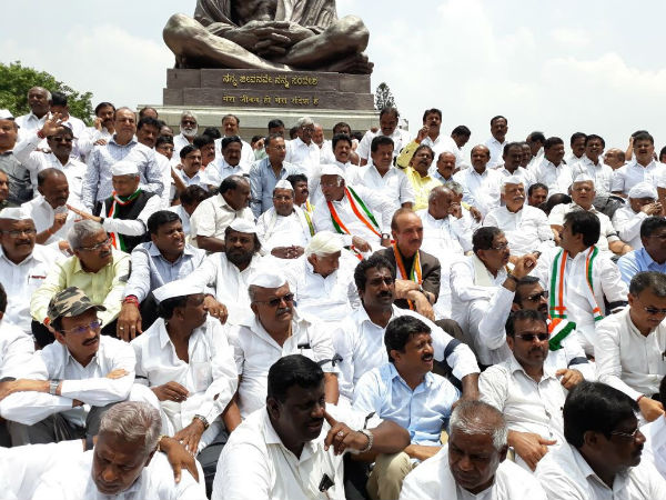 ಕಾಂಗ್ರೆಸ್‌-ಜೆಡಿಎಸ್‌ ಪ್ರತಿಭಟನೆ