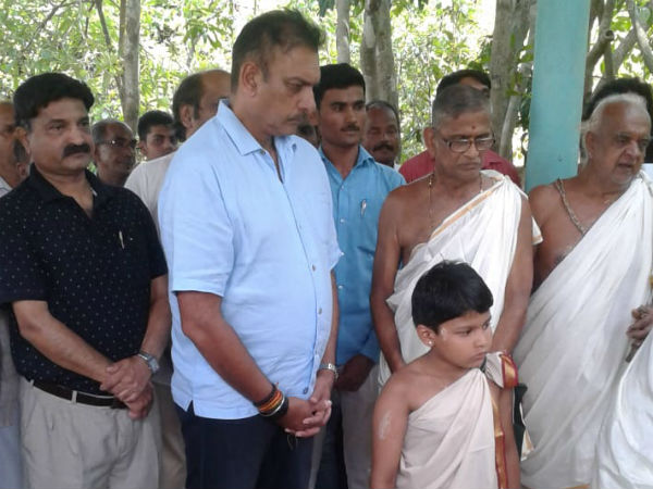 ಗ್ರಾಮಸ್ಥರಿಗೆ ಹಬ್ಬ ಗ್ರಾಮಸ್ಥರಿಗೆ ಹಬ್ಬ