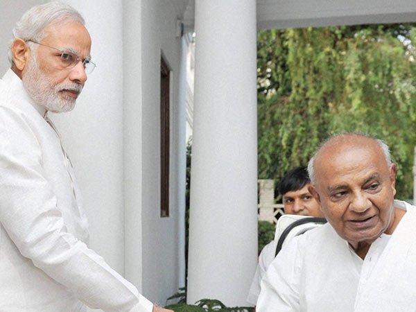 'ಕಾರಿನ ಬಾಗಿಲು ತೆರೆಯುತ್ತೇನೆ'