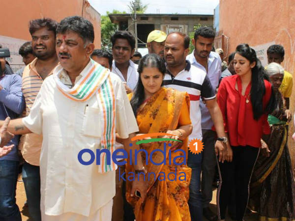 Congress candidate DK Shivakumar voted in Dodda alahalli. 