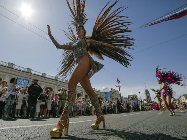 ರಷ್ಯಾದಲ್ಲಿ ಸೇಂಟ್‌ ಪೀಟರ್ಸ್‌ ಬರ್ಗ್ ವರ್ಷಾಚರಣೆ ವಿಶಿಷ್ಟ ಆಚರಣೆ 