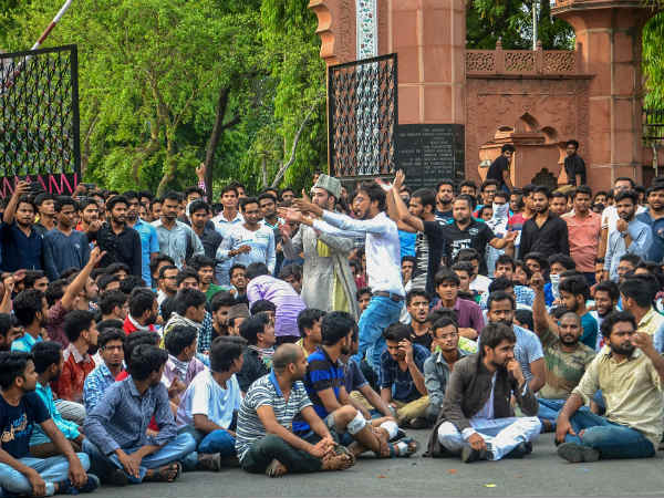 ಅಲಿಗಢ ವಿವಿಯಲ್ಲಿ ಹಿಂಸಾಚಾರ 