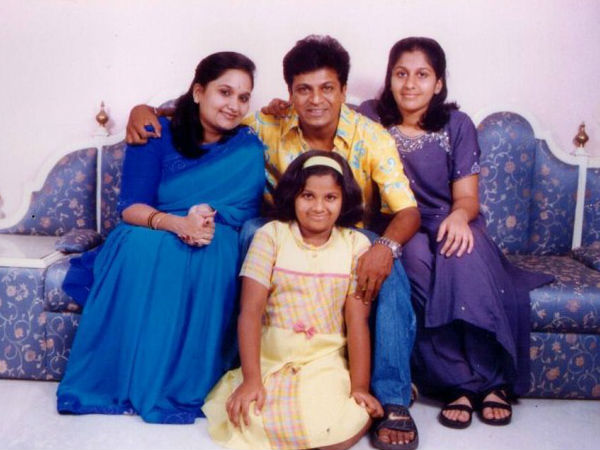 ನಾಗವಾರದಲ್ಲಿ ಶಿವಣ್ಣ ಮತದಾನ 