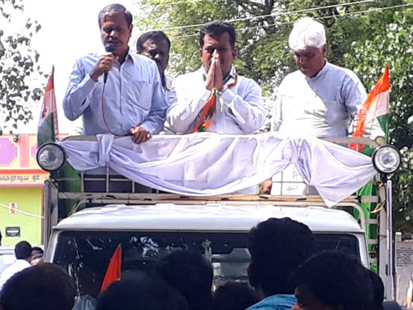 Congress candidate campaigning against Rival candidate 