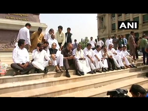 Congress stage protest at Mahatma Gandhi statue 