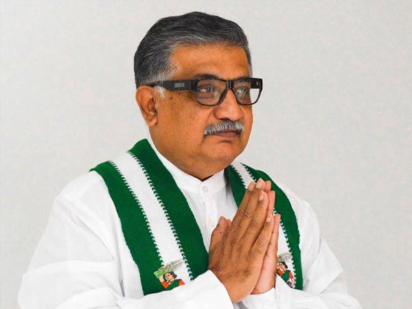 4. ಡಾ. ಹೇಮಚಂದ್ರ ಸಾಗರ್- ಚಿಕ್ಕಪೇಟೆ 