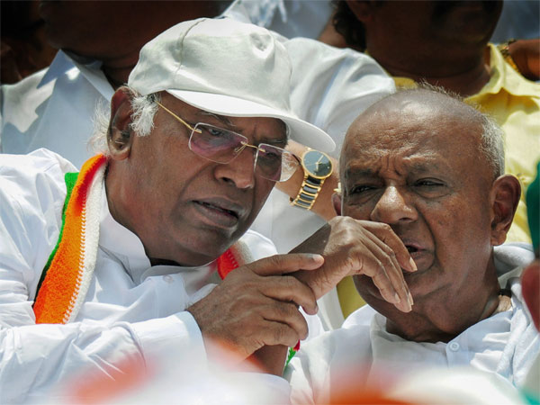 ಎಲ್ಲಿದೆ ಜೆಡಿಎಸ್-ಕಾಂಗ್ರೆಸ್ ಒಗ್ಗಟ್ಟು?