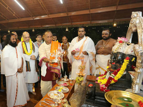 ಮಠ, ದೇವಾಲಯಕ್ಕೆ ಭೇಟಿ