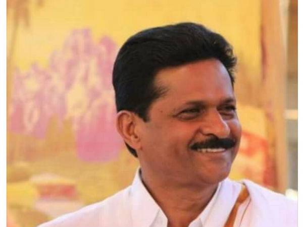 Income Tax department officials raided house of Bhimanna Naik Income Tax department officials raided house of Bhimanna Naik