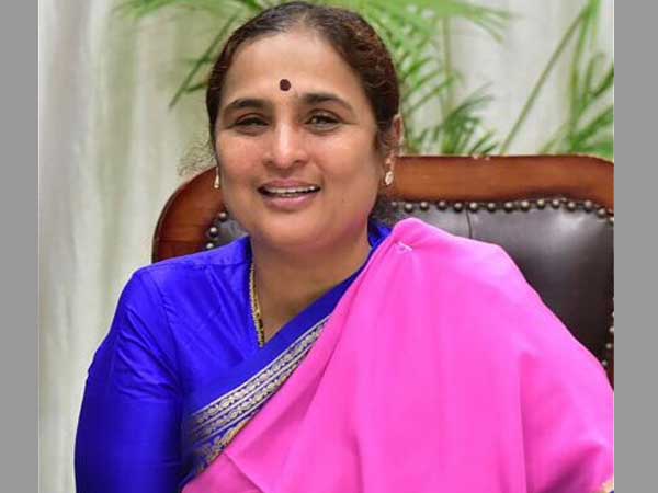 6th Pay commission submits its 2nd suggestion report to chief secretory 6th Pay commission submits its 2nd suggestion report to chief secretory