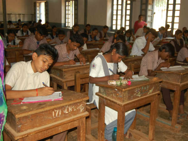 ಎರಡರಲ್ಲೂ ಅನುದಾನ ರಹಿತ ಮುಂದೆ