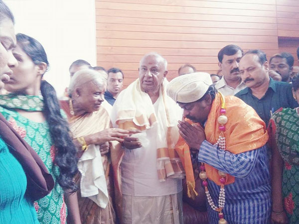 ಮುಜರಾಯಿ ಖಾತೆ ಎಂದರೆ ಶಾಸಪಗ್ರಸ್ತ ಖಾತೆ?