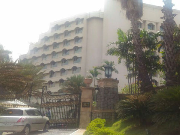 Congress and JDS MLAs are now in Hyderabads hotels Taj Krishna and novotel. Congress and JDS MLAs are now in Hyderabads hotels Taj Krishna and novotel.