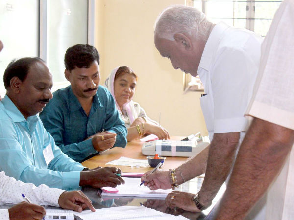 ಶಿಕಾರಿಪುರದಲ್ಲಿ ಬಿಎಸ್‌ವೈ ಪೋಸ್!