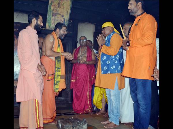 ಆಕರ್ಷಣೆಯ ಕೇಂದ್ರ ಬಿಂದು ಶಿವಮಣಿ ಆಕರ್ಷಣೆಯ ಕೇಂದ್ರ ಬಿಂದು ಶಿವಮಣಿ