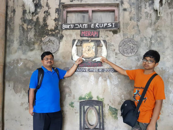 ದುರಂತಕ್ಕೆ ಮೂಕ ಸಾಕ್ಷಿಯಾಗಿರುವ ಗಡಿಯಾರ