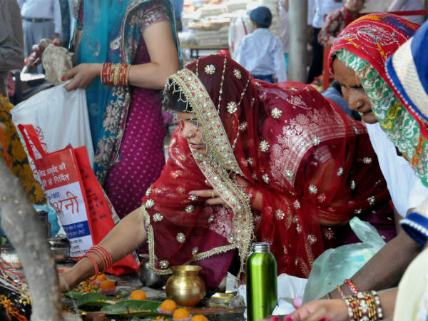 ಆಲದ ಮರಕ್ಕೆ ಪೂಜೆ 