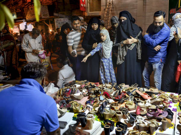 ಕೊಲ್ಕತ್ತದ ಮಸೀದಿ ಎದುರು ಸಾಮೂಹಿಕ ಪ್ರಾರ್ಥನೆ 