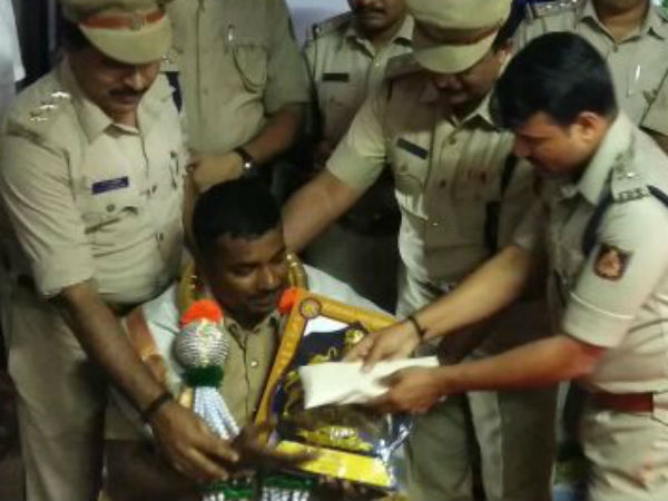 Ravi D Channannavar honoured head constable Chandra Kumar