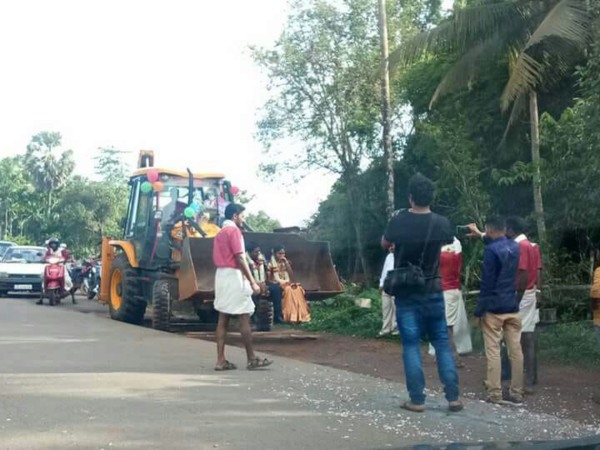 Crazy wedding in Puttur, married couple appear in JCB for wedding 