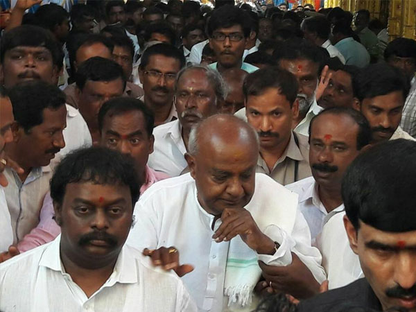 ನನ್ನನ್ನು ಕೈ ಬಿಡಲ್ಲ ಎಂದು ದೇವೇಗೌಡರು ಮಾತು