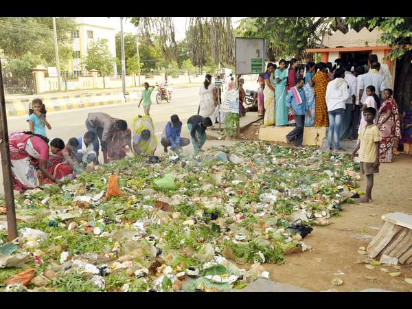 You must know about unique Holigemma fest of Koodligi You must know about unique Holigemma fest of Koodligi
