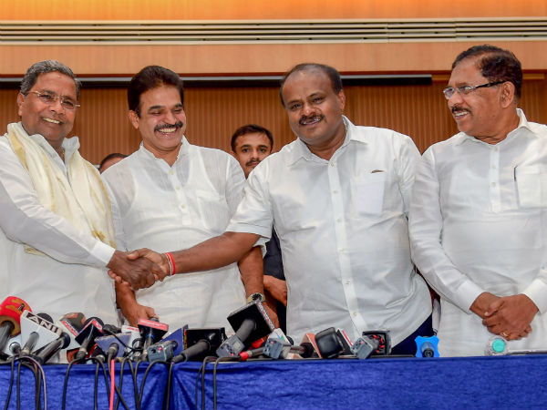 ಜೆಡಿಎಸ್ ಮತ್ತು ಕಾಂಗ್ರೆಸ್ ಪಕ್ಷದ ಕಾರ್ಯದರ್ಶಿಗಳ ಸಹಿ