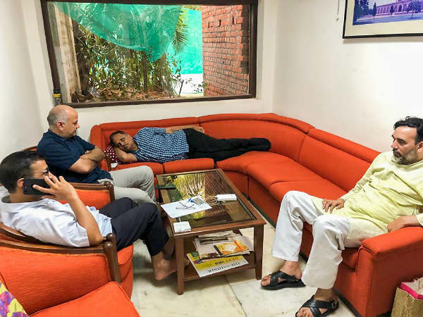 AAP-LG standoff: Delhi CM Arvind Kejriwal writes a letter to PM to interfere 