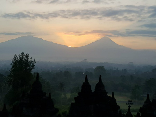 ಮೆರಾಪಿ ಎಂಬ ಪವಿತ್ರ ಅಗ್ನಿಪರ್ವತ