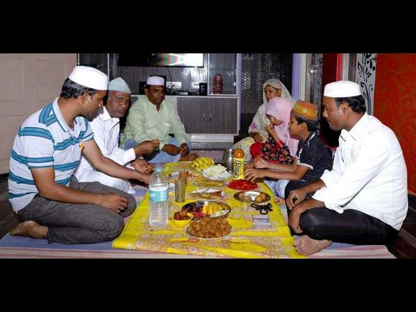 ಇಫ್ತಿಯಾರ್ ಕೂಟ ಇಫ್ತಿಯಾರ್ ಕೂಟ