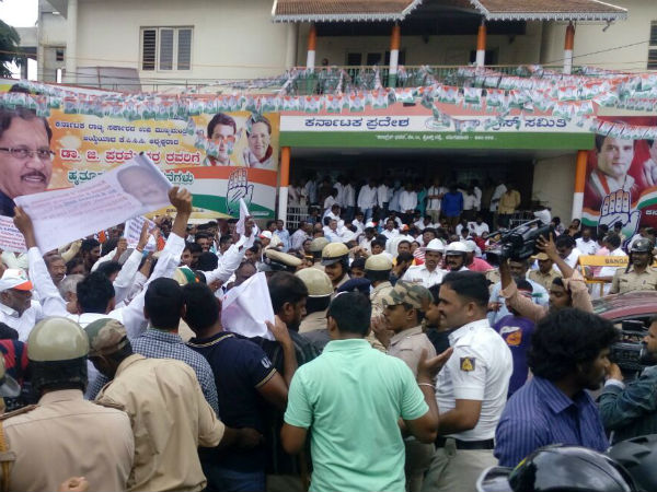 supporters of congress mlas continued protest demanding for ministry