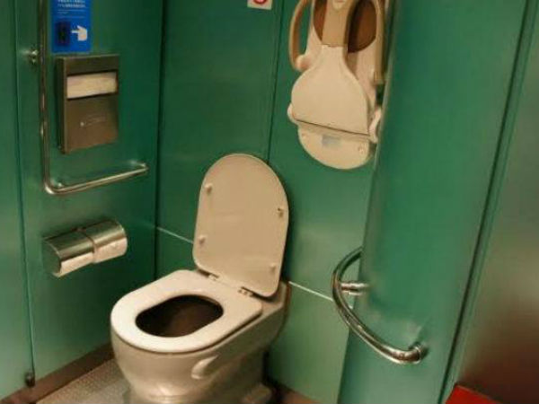 ರೈಲ್ವೆ ಕೋಚ್‌ಗಳಲ್ಲಿ ಜೈವಿಕ ಶೌಚಾಲಯ