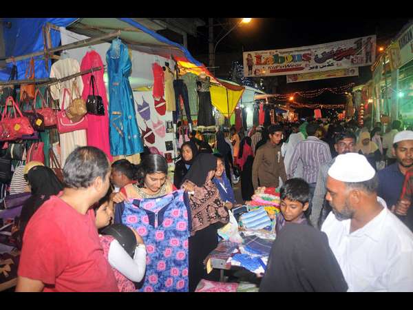 ಕಾಲಿಡಲು ಜಾಗವೇ ಇಲ್ಲ ಕಾಲಿಡಲು ಜಾಗವೇ ಇಲ್ಲ