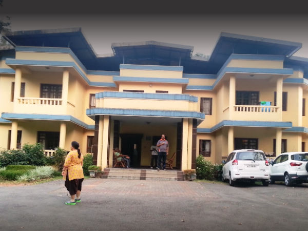 No politicians should not be allowed at Shantivana Naturopathy. 