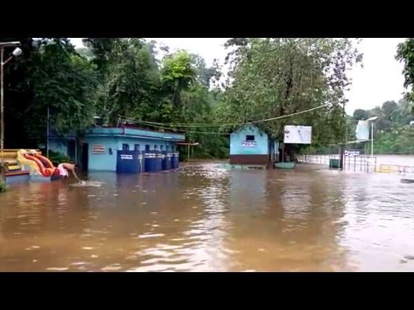 Road block between Subrahmanya and Uppinangadi