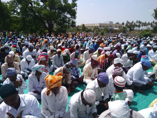Police offers Tambula to Muslims to celebrate Ramzan 