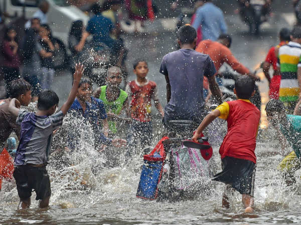 ಈ ಹಳೇ ಶಾಲೆಯ ಗೋಡೆ ಬೀಳಬಾರದಾ..?!