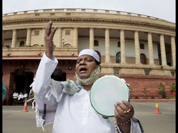 ಮುಸ್ಲಿಂ ವೇಷದಲ್ಲಿ