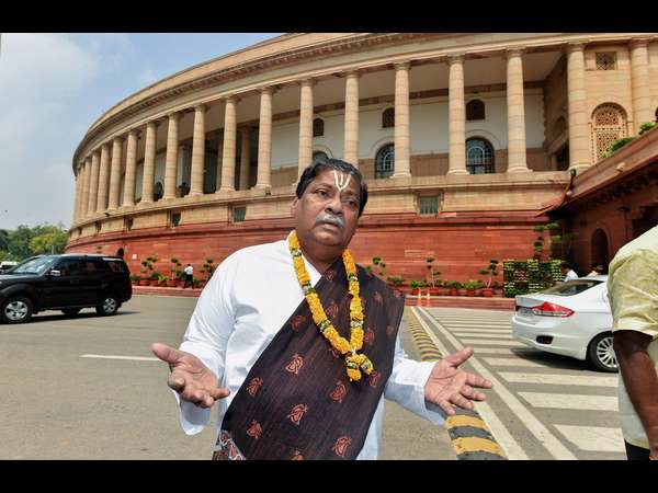 ಪೂಜಾರಿಯಾಗಿ ಶಿವಪ್ರಸಾದ್