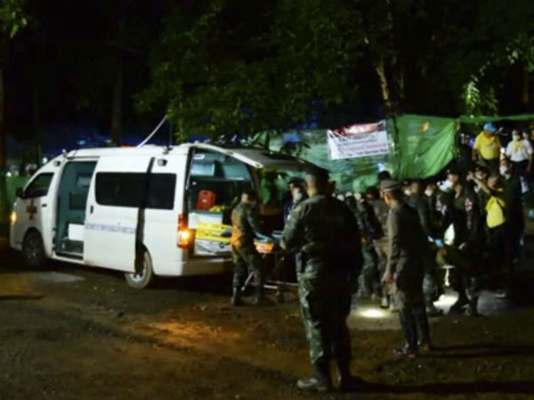 ಪ್ರಶ್ನೆ: ಮುಳುಗುತಜ್ಞರ ನೆರವಿನಿಂದ ಬಾಲಕರು ಈಜುತ್ತಾ ಹೊರಬರಲು ಸಾಧ್ಯವಿಲ್ಲವಾ?