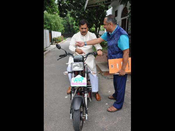 Belgavis Mahesh Mahajans electric bike gets central ministers clap