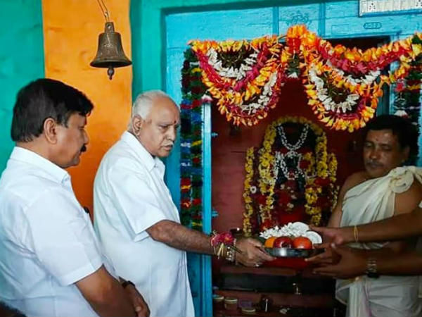 Shikaripura MLA Yeddyurappa offers bagina to Anjanapura dam