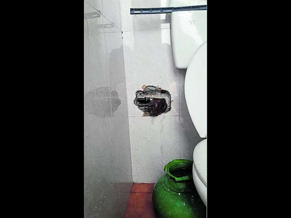  ಸ್ವಚ್ಛತೆಯಿಲ್ಲದ ಕ್ಯಾಂಟೀನ್ ಗಳು 