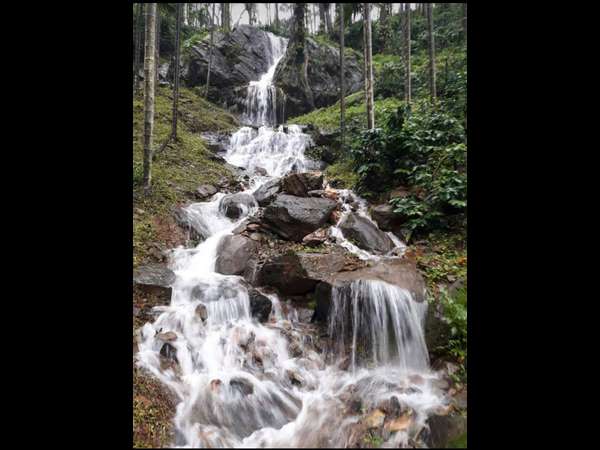 ಹೊರಜಗತ್ತಿನ ಸಂಪರ್ಕ ಕಳೆದುಕೊಂಡ ಗ್ರಾಮಗಳು