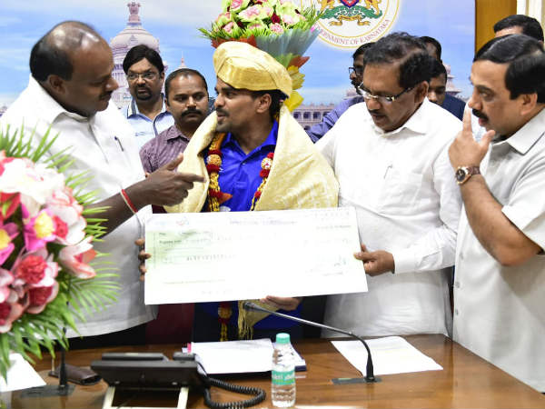 2018ರ ಕಾಮನ್ವೆಲ್ತ್ ಗೇಮ್ಸ್ ನಲ್ಲಿ ವೇಟ್ ಲಿಫ್ಟಿಂಗ್ ನಲ್ಲಿ ಬೆಳ್ಳಿ ಪದಕ ಪಡೆದ ಗುರುರಾಜ 