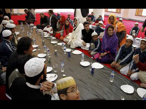 ಇಮ್ರಾನ್ ರಾಜಕೀಯ ಗುರಿಗೆ ಅಡ್ಡಿ ಇಮ್ರಾನ್ ರಾಜಕೀಯ ಗುರಿಗೆ ಅಡ್ಡಿ