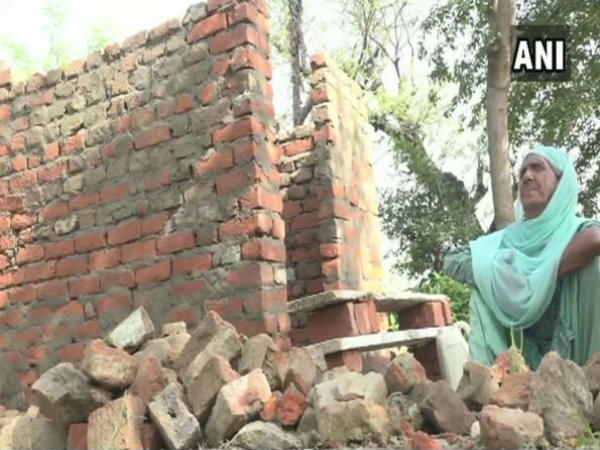 J&K woman, who built a toilet, is a true mascot of Swachh Bharat Abhiyan J&K woman, who built a toilet, is a true mascot of Swachh Bharat Abhiyan