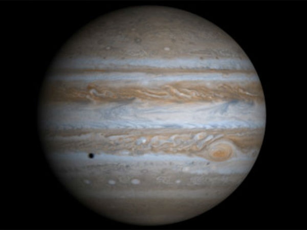 ಪ್ರದಕ್ಷಿಣೆ ಹಾಕುವ ಚಂದ್ರರು