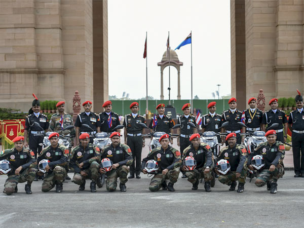ಶ್ವೇತಾಶ್ವ ತಂಡದಿಂದ ಯೋಧರಿಗೆ ನಮನ
